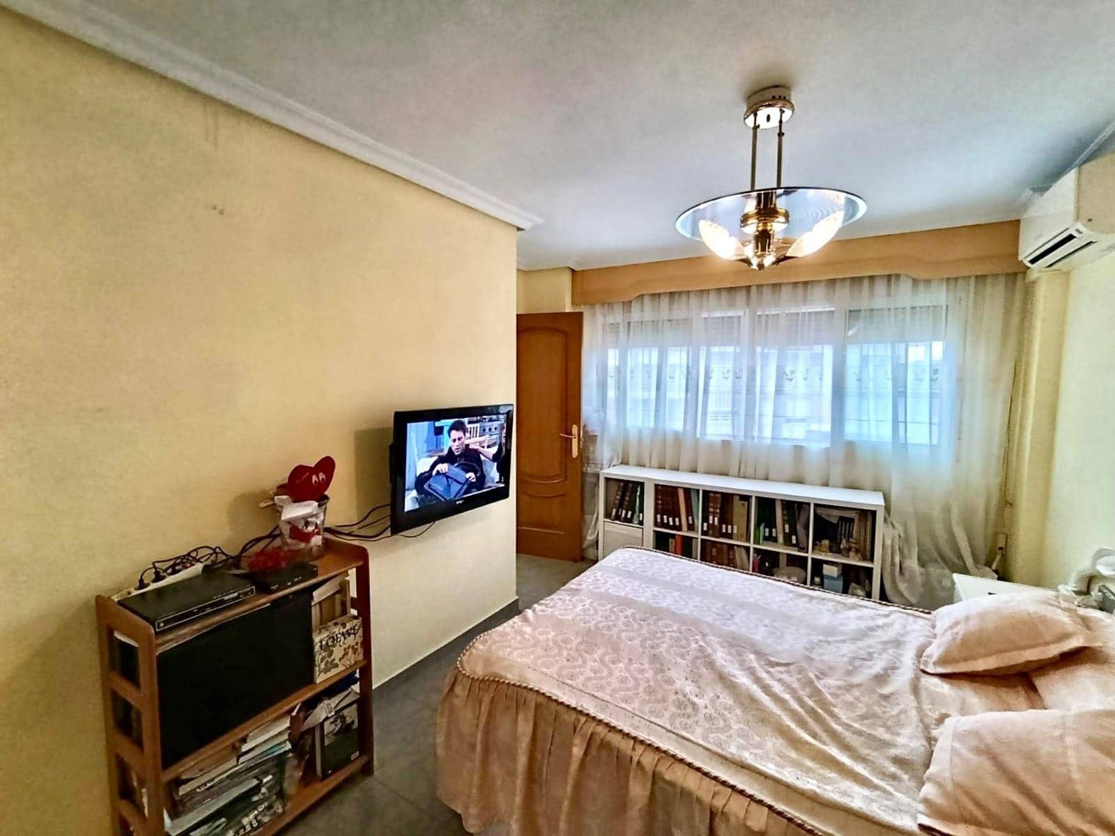 4 bedroom Flat for sale in Alicante / Alacant city with pool garage - € 295,000 (Ref: 10109698)