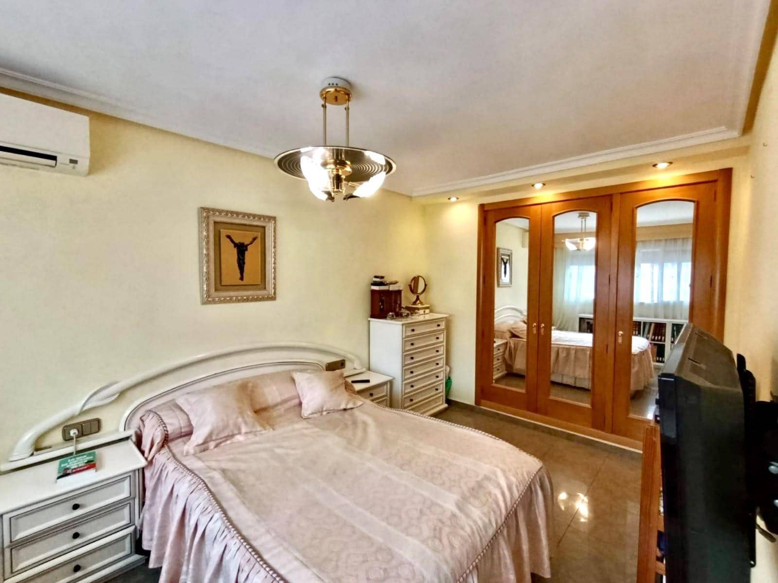 4 bedroom Flat for sale in Alicante / Alacant city with pool garage - € 295,000 (Ref: 10109698)