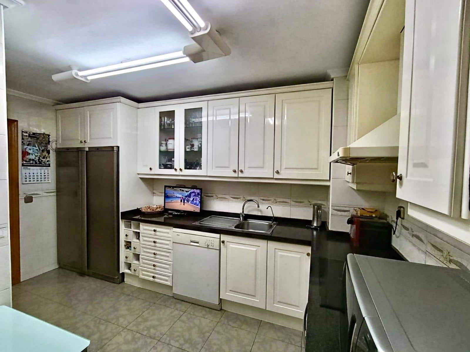 4 bedroom Flat for sale in Alicante / Alacant city with pool garage - € 295,000 (Ref: 10109698)
