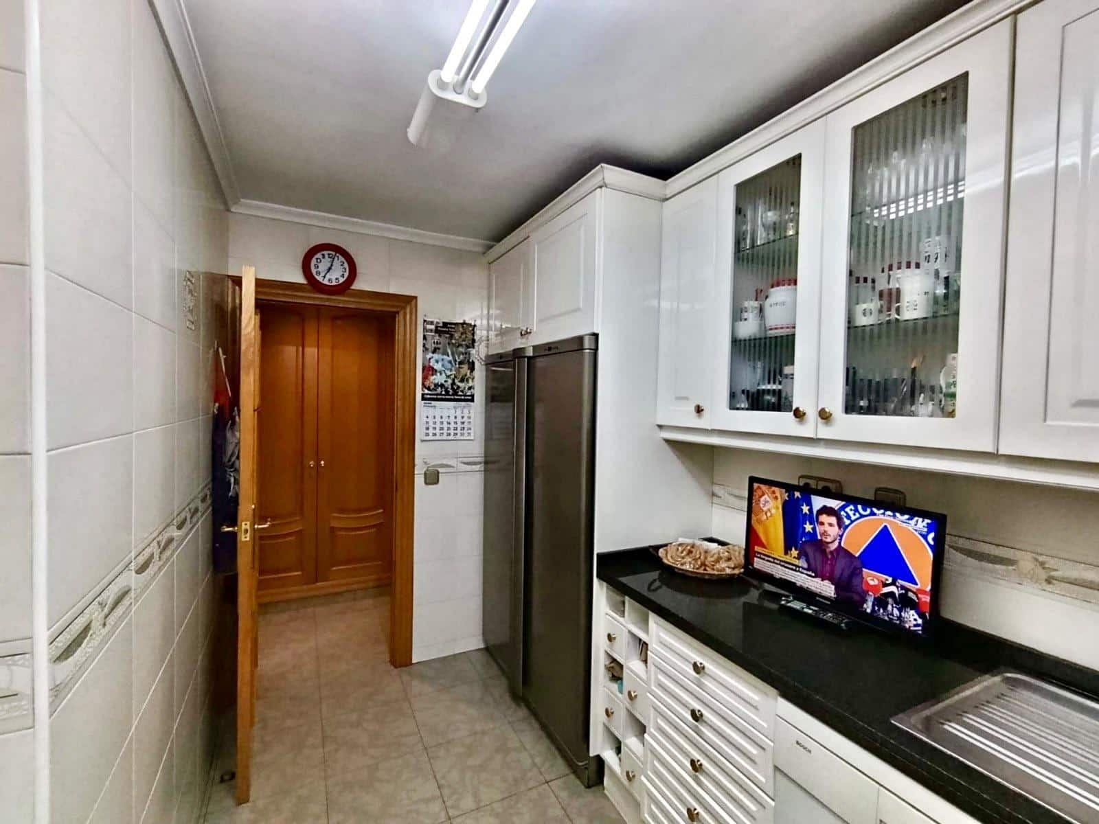 4 bedroom Flat for sale in Alicante / Alacant city with pool garage - € 295,000 (Ref: 10109698)