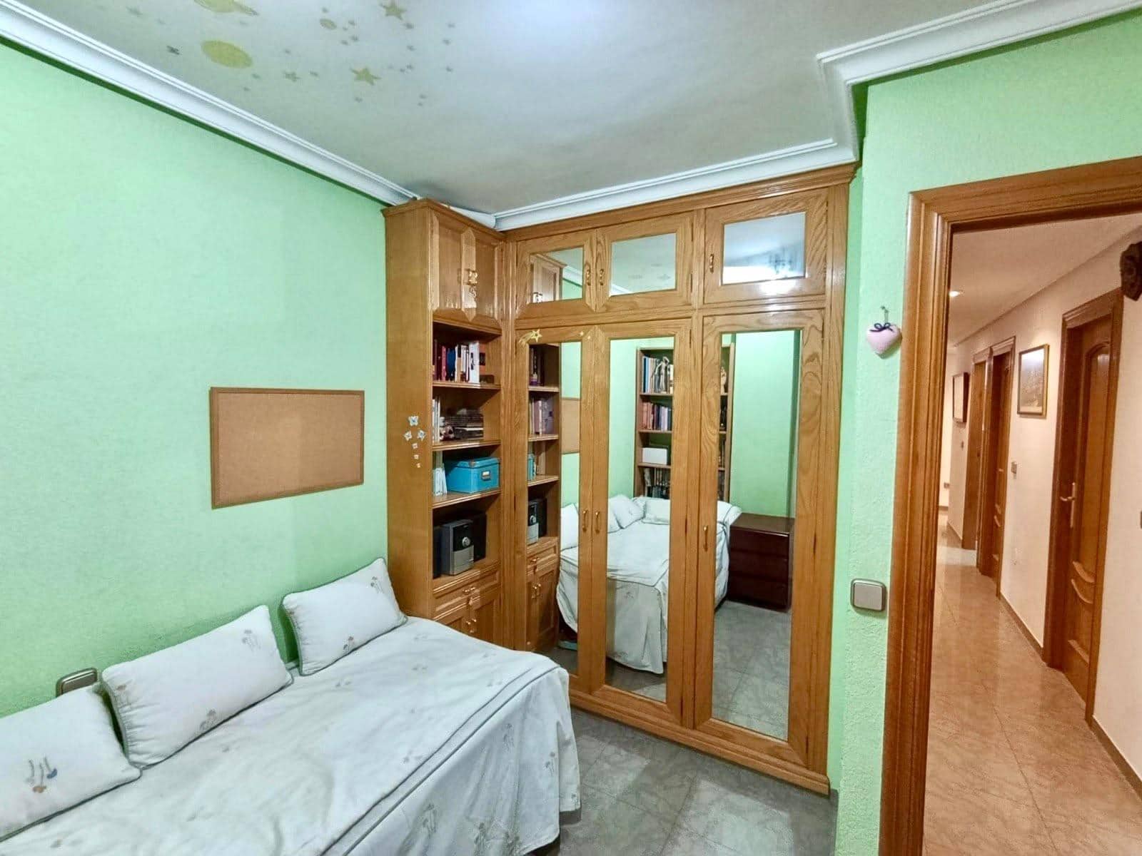 4 bedroom Flat for sale in Alicante / Alacant city with pool garage - € 295,000 (Ref: 10109698)