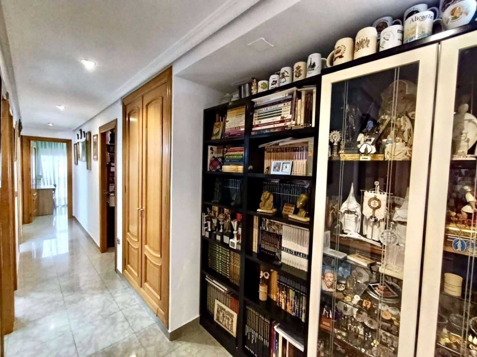 4 bedroom Flat for sale in Alicante / Alacant city with pool garage - € 295,000 (Ref: 10109698)