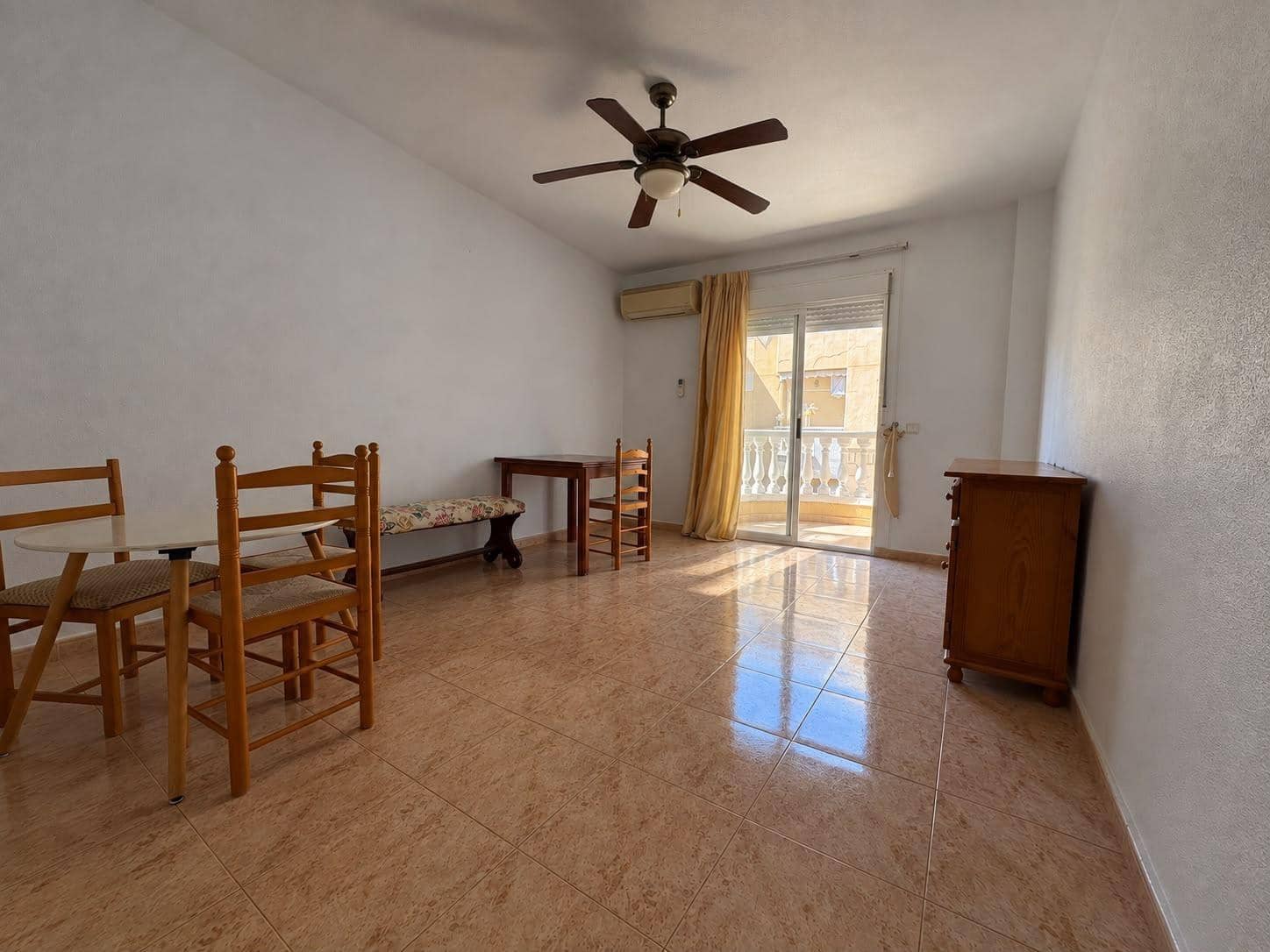 1 sovrum Lägenhet till salu i Torrevieja med pool - 127 000 € (Ref: 10068106)