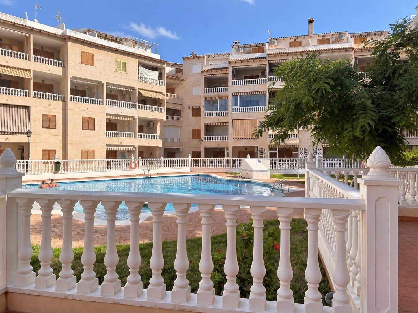 2 soveværelse Lejlighed til salg i Torrevieja med swimmingpool - € 134.900 (Ref: 10076613)