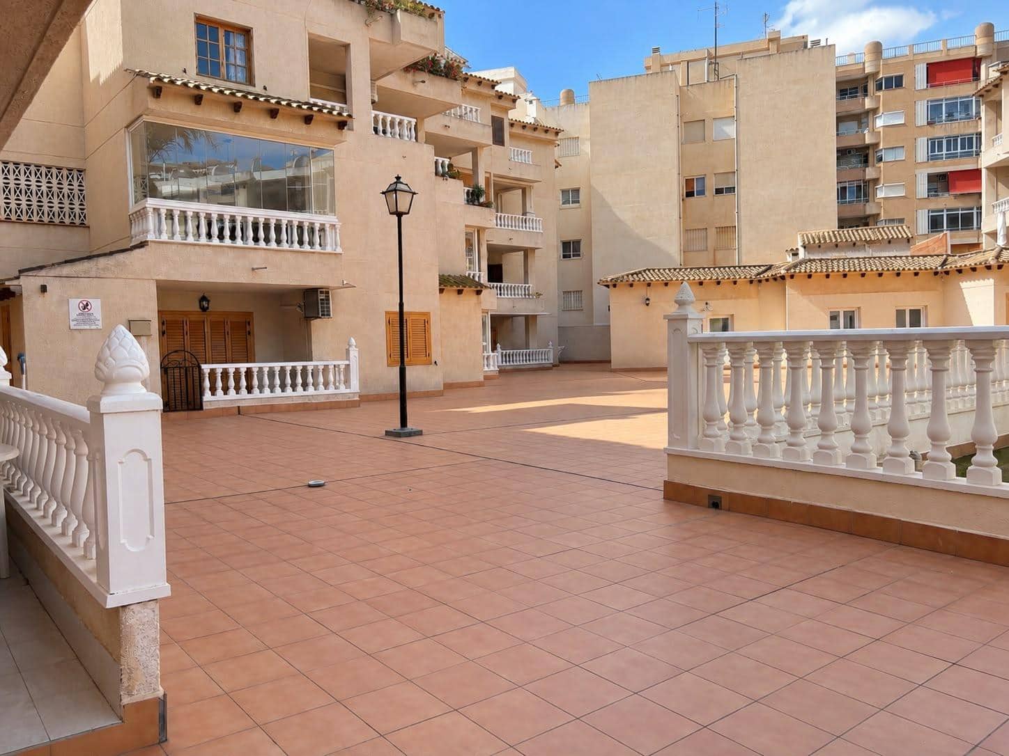 2 soveværelse Lejlighed til salg i Torrevieja med swimmingpool - € 134.900 (Ref: 10076613)