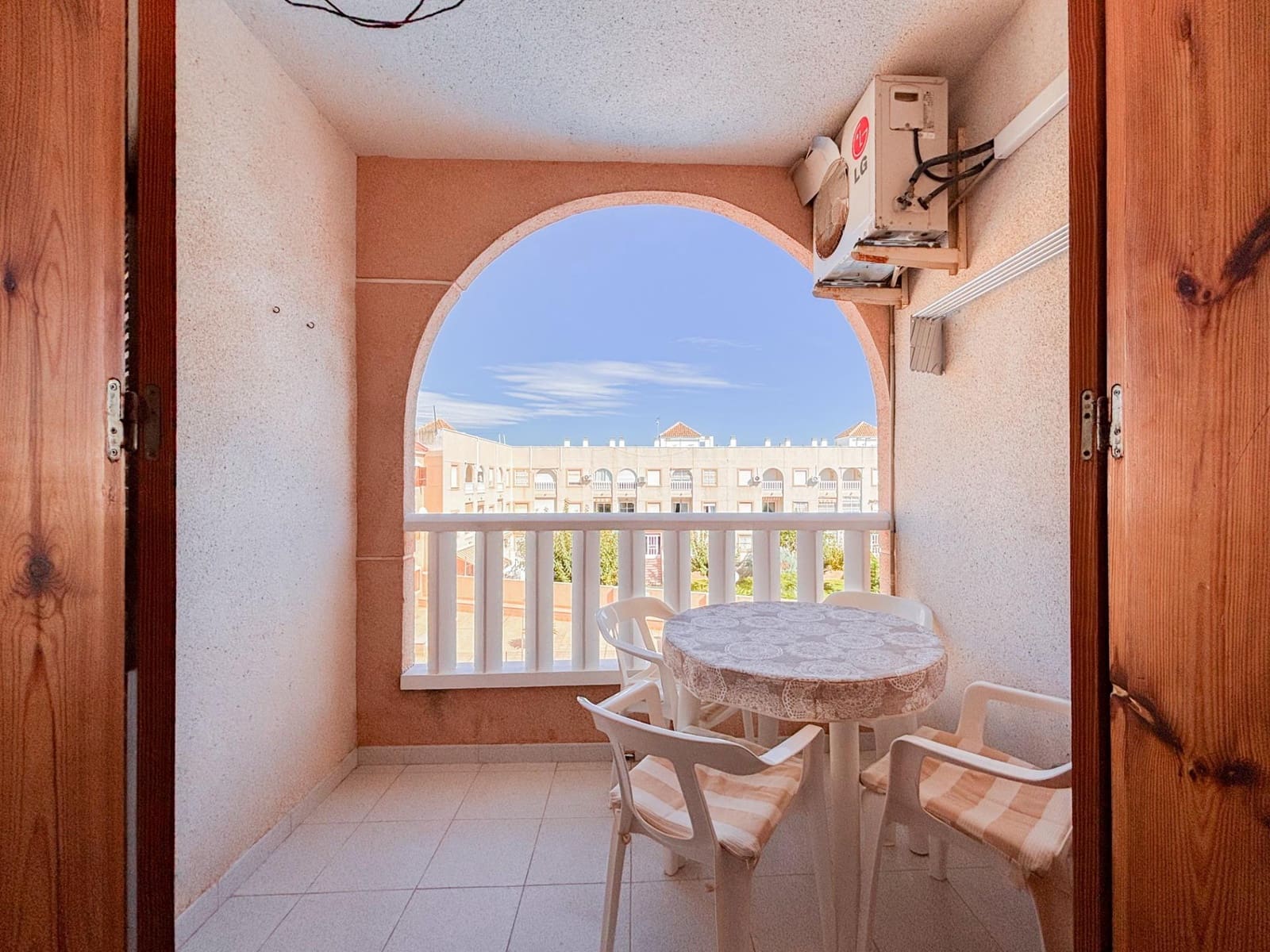 2 soverom Leilighet til salgs i Torrevieja med svømmebasseng - € 129 900 (Ref: 9402463)