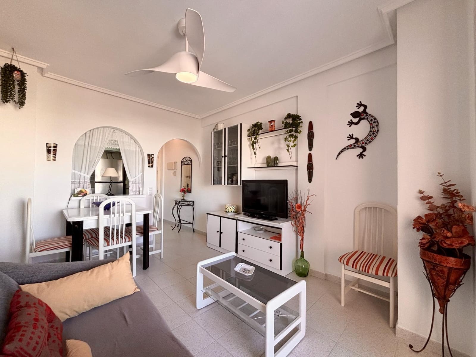 2 soverom Leilighet til salgs i Torrevieja med svømmebasseng - € 129 900 (Ref: 9402463)