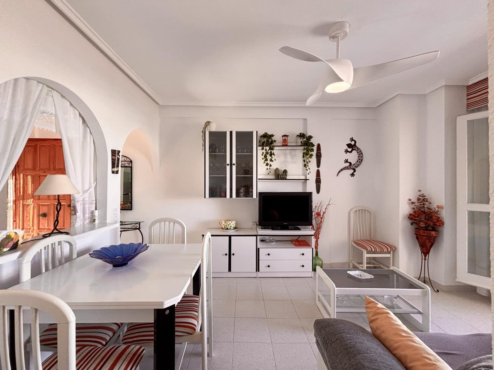 2 soverom Leilighet til salgs i Torrevieja med svømmebasseng - € 129 900 (Ref: 9402463)