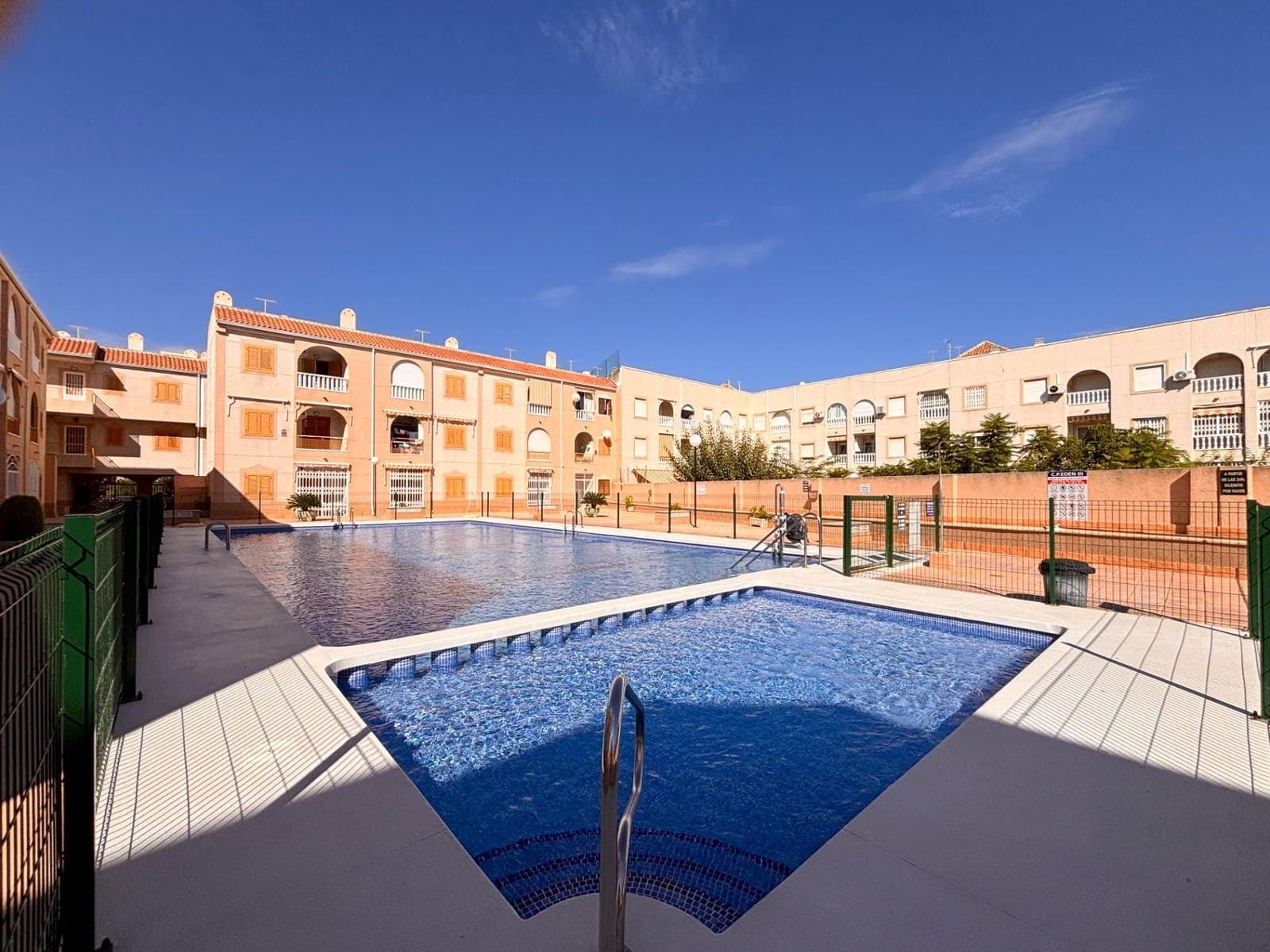 2 soverom Leilighet til salgs i Torrevieja med svømmebasseng - € 129 900 (Ref: 9402463)