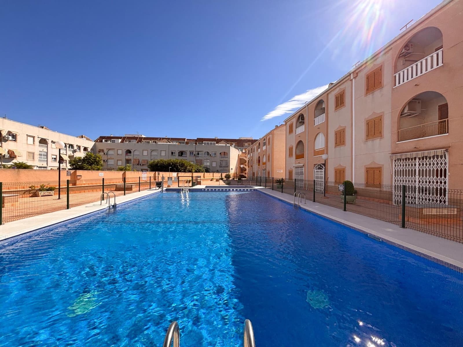 2 soverom Leilighet til salgs i Torrevieja med svømmebasseng - € 129 900 (Ref: 9402463)