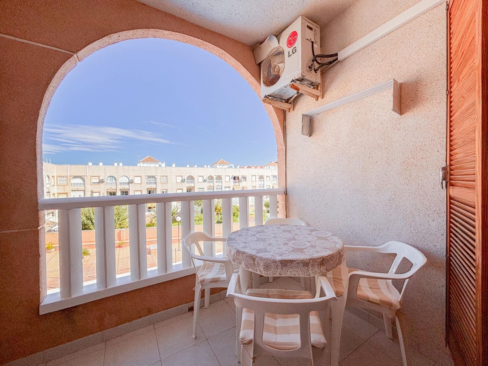 2 soverom Leilighet til salgs i Torrevieja med svømmebasseng - € 129 900 (Ref: 9402463)