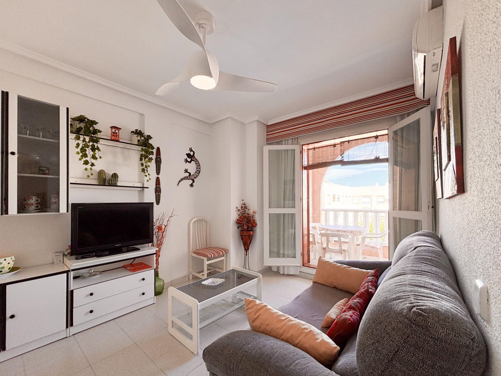 2 soverom Leilighet til salgs i Torrevieja med svømmebasseng - € 129 900 (Ref: 9402463)