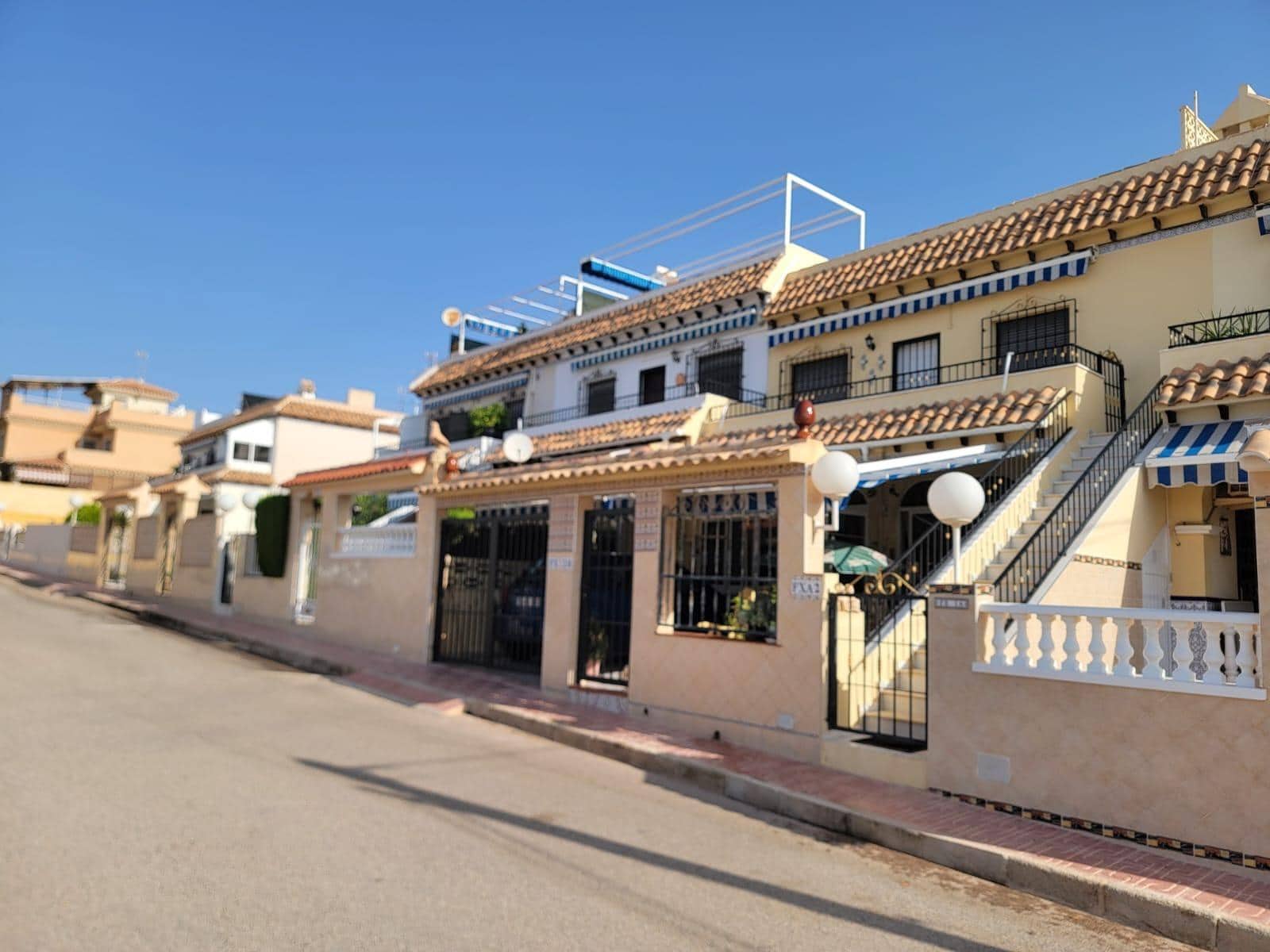 2 bedroom Bungalow for sale in Torrevieja with pool - € 169,000 (Ref: 9402465)