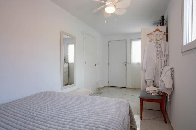 4 soveværelse Bungalow til salg i Playa del Acequión, Torrevieja med garage - € 249.900 (Ref: 9406627)