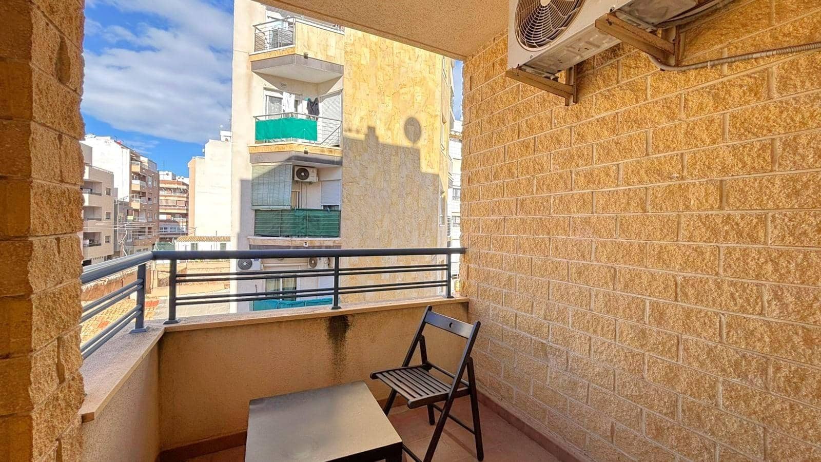 2 makuuhuone Huoneisto myytävänä paikassa Torrevieja - 135 000 € (Ref: 9527859)
