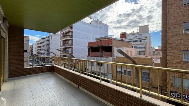 Piso de 3 habitaciones en Torrevieja en venta - 310.000 € (Ref: 9533950)
