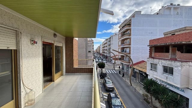 Piso de 3 habitaciones en Torrevieja en venta - 310.000 € (Ref: 9533950)