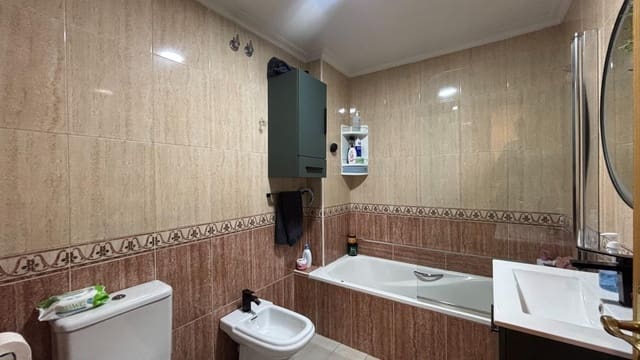 4 makuuhuone Huoneisto myytävänä paikassa Centro - Muelle Pesquero, Torrevieja mukana 
autotalli - 257 900 € (Ref: 9565421)