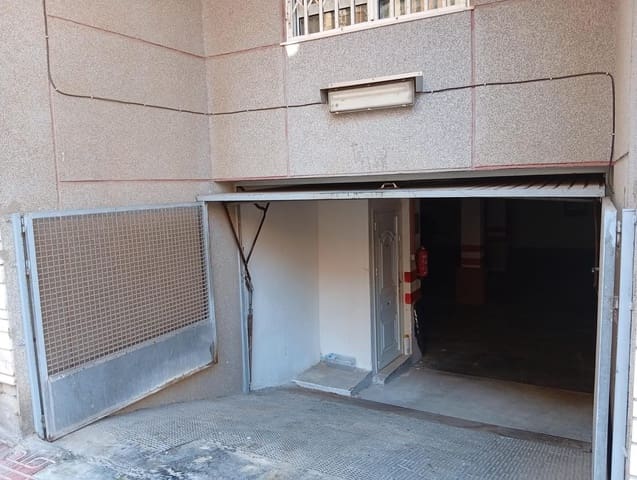 Garage til salg i Centro, Torrevieja - € 13.990 (Ref: 9823079)