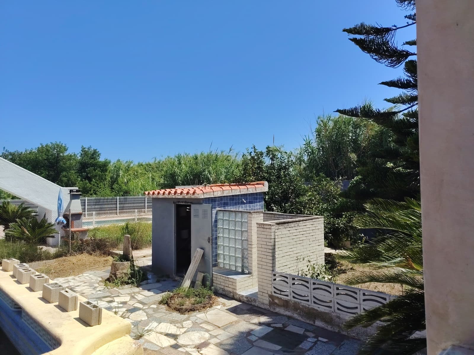 5 bedroom Townhouse for sale in Oliva with pool garage - € 310,000 (Ref: 10001039)