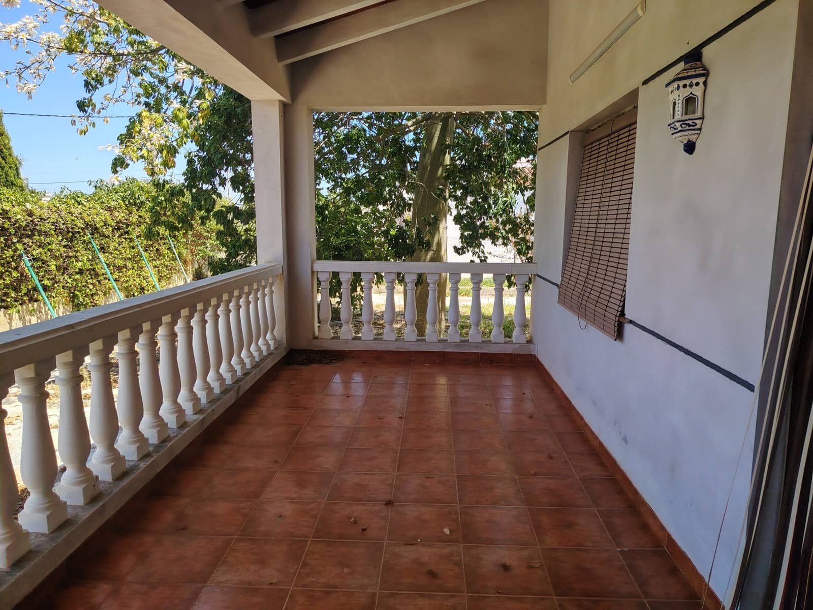5 bedroom Townhouse for sale in Oliva with pool garage - € 310,000 (Ref: 10001039)