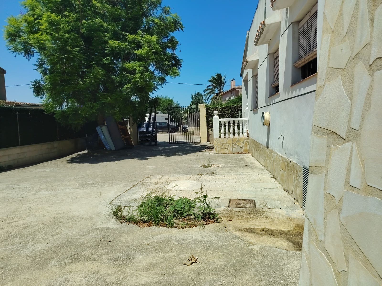 5 bedroom Townhouse for sale in Oliva with pool garage - € 310,000 (Ref: 10001039)