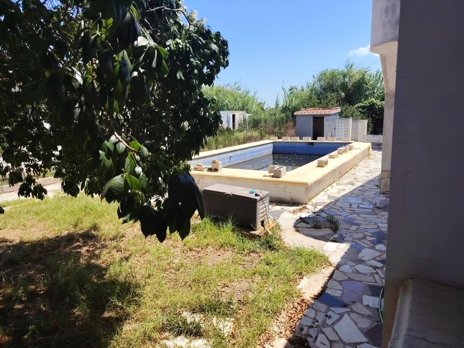 5 bedroom Townhouse for sale in Oliva with pool garage - € 310,000 (Ref: 10001039)