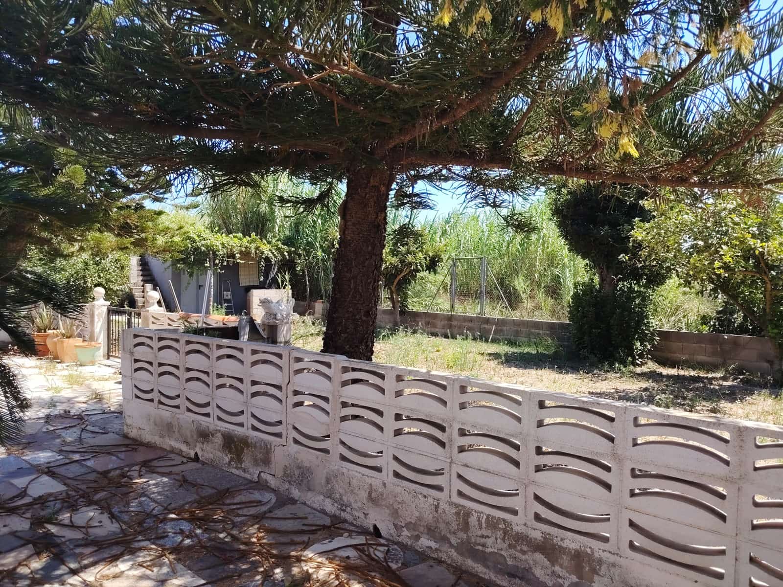 5 bedroom Townhouse for sale in Oliva with pool garage - € 310,000 (Ref: 10001039)