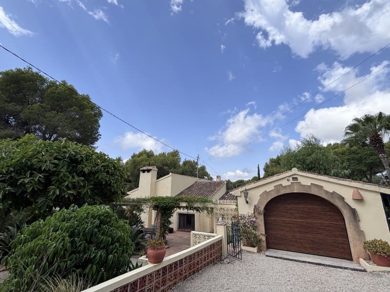 4 soveværelse Villa til salg i Javea / Xabia med swimmingpool garage - € 1.200.000 (Ref: 10010347)