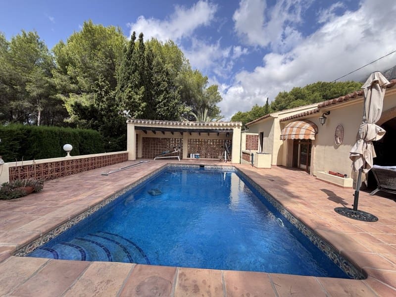 4 soveværelse Villa til salg i Javea / Xabia med swimmingpool garage - € 1.200.000 (Ref: 10010347)