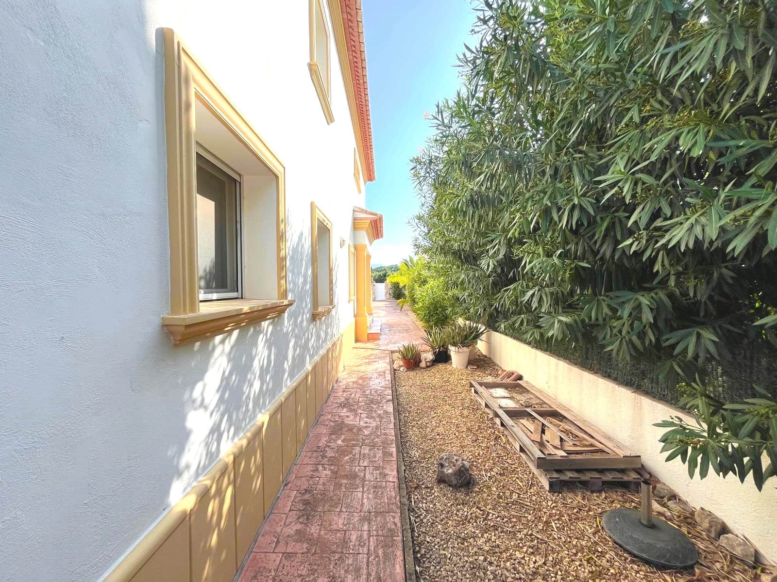 4 bedroom Villa for sale in Beniarbeig with pool garage - € 850,000 (Ref: 10016965)