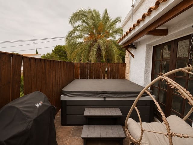 3 slaapkamer Rijtjeshuis te koop in Partides comunes - Adsubia, Javea / Xàbia met zwembad garage - € 425.000 (Ref: 10018818)