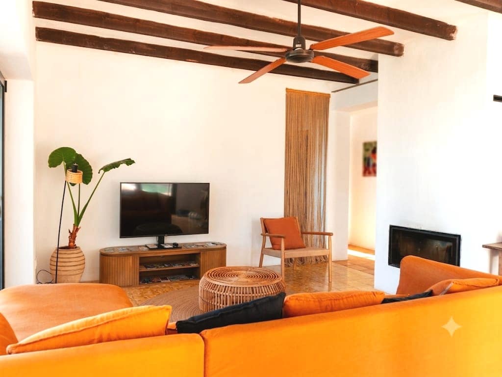 6 bedroom Villa for sale in Denia with pool - € 940,000 (Ref: 10033368)