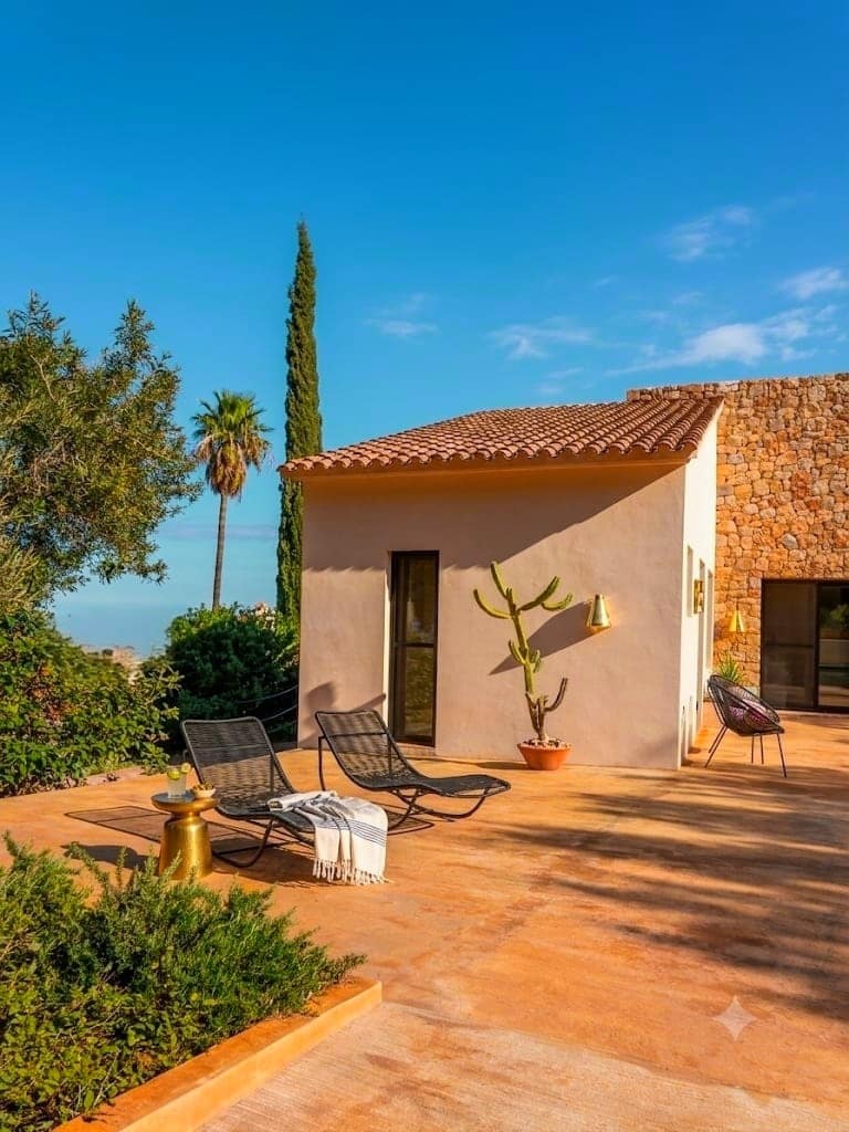 6 bedroom Villa for sale in Denia with pool - € 940,000 (Ref: 10033368)