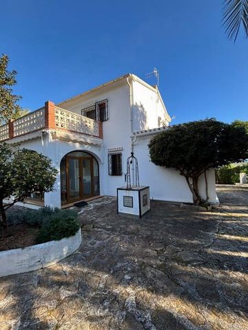 Chalet de 6 habitaciones en El Montgó, Dénia en venta con piscina garaje - 849.000 € (Ref: 10123363)