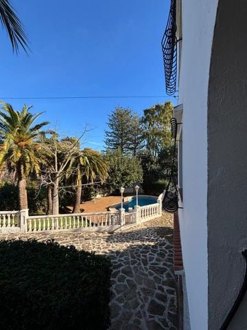 Chalet de 6 habitaciones en El Montgó, Dénia en venta con piscina garaje - 849.000 € (Ref: 10123363)