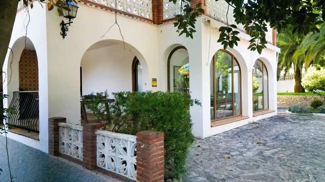 Chalet de 6 habitaciones en El Montgó, Dénia en venta con piscina garaje - 849.000 € (Ref: 10123363)