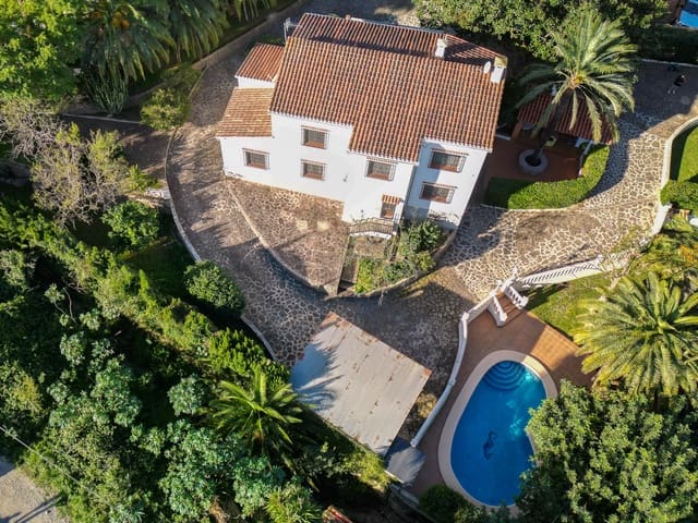 Chalet de 6 habitaciones en El Montgó, Dénia en venta con piscina garaje - 849.000 € (Ref: 10123363)