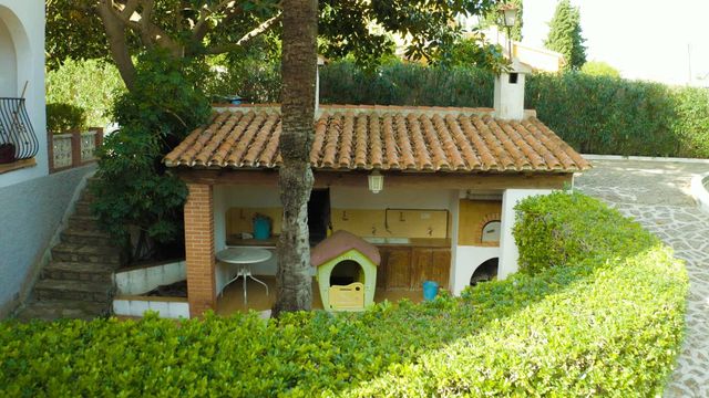 Chalet de 6 habitaciones en El Montgó, Dénia en venta con piscina garaje - 849.000 € (Ref: 10123363)