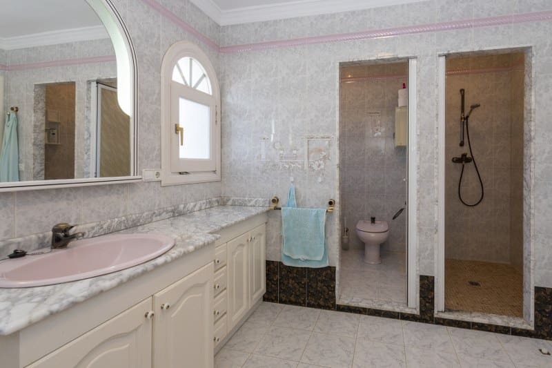 4 sypialnia Willa na sprzedaż w Denia z basenem garażem - 575 000 € (Ref: 8617229)