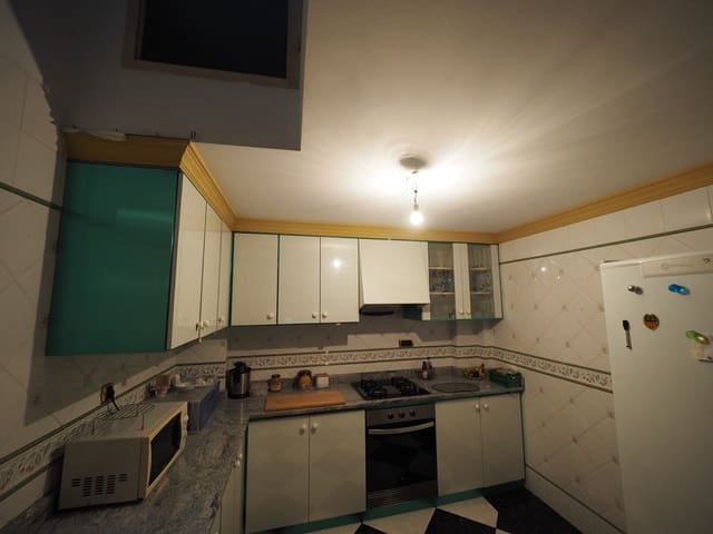 7 makuuhuone Omakotitalo myytävänä paikassa Oliva mukana 
autotalli - 280 000 € (Ref: 8821166)