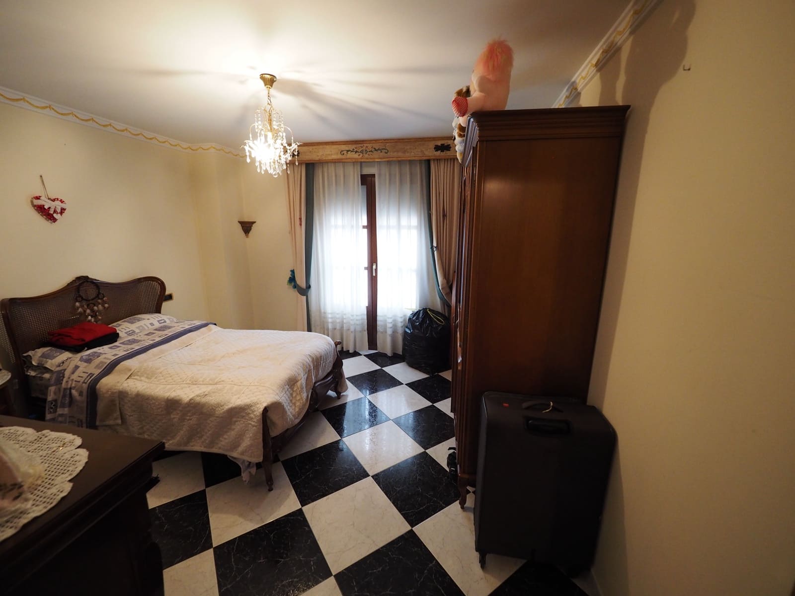 7 makuuhuone Omakotitalo myytävänä paikassa Oliva mukana 
autotalli - 280 000 € (Ref: 8821166)