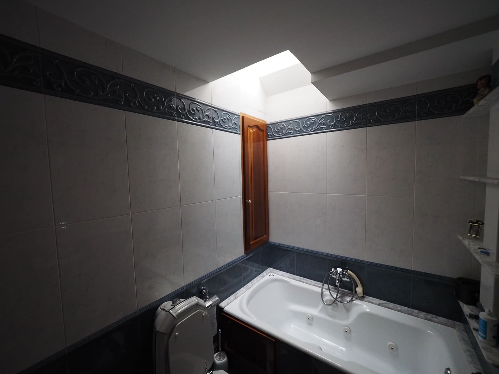 7 makuuhuone Omakotitalo myytävänä paikassa Oliva mukana 
autotalli - 280 000 € (Ref: 8821166)