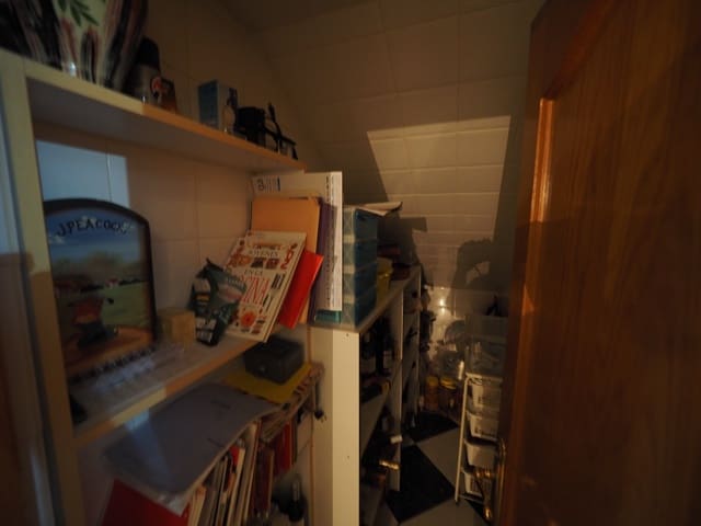 7 makuuhuone Omakotitalo myytävänä paikassa Oliva mukana 
autotalli - 280 000 € (Ref: 8821166)