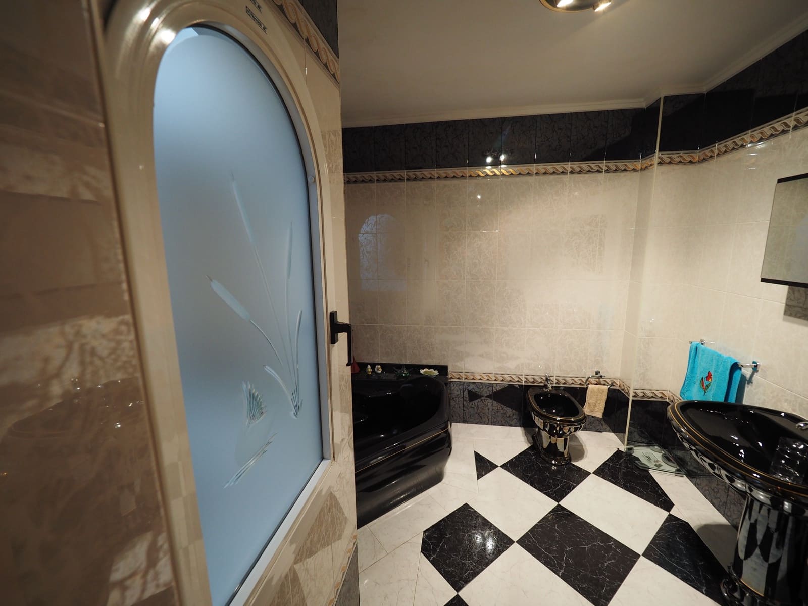 7 makuuhuone Omakotitalo myytävänä paikassa Oliva mukana 
autotalli - 280 000 € (Ref: 8821166)