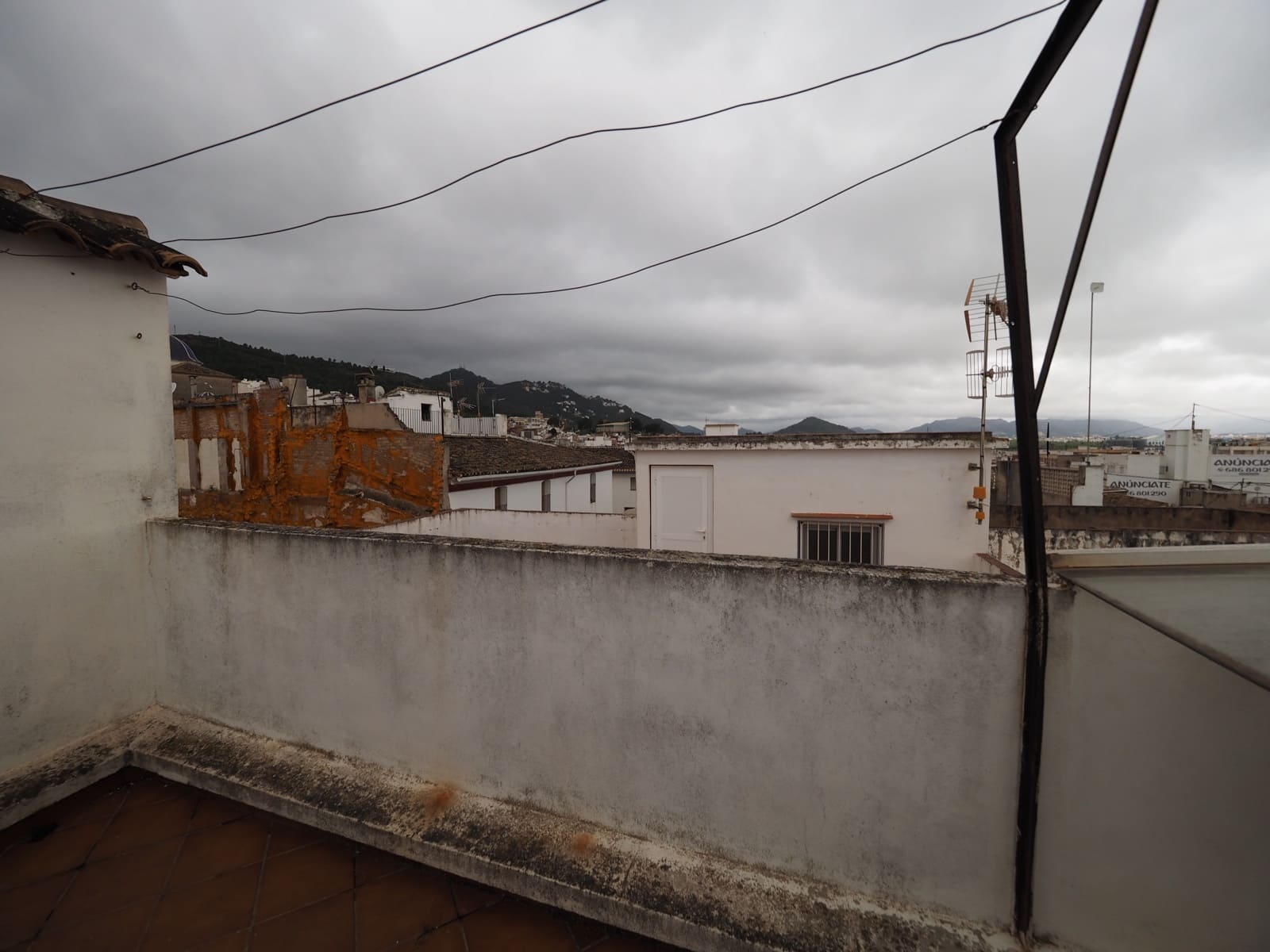 7 makuuhuone Omakotitalo myytävänä paikassa Oliva mukana 
autotalli - 280 000 € (Ref: 8821166)