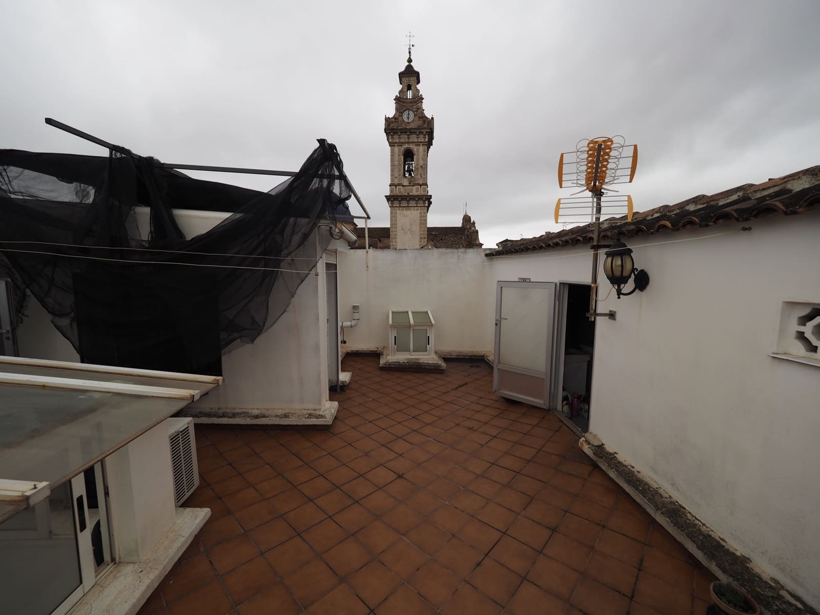 7 makuuhuone Omakotitalo myytävänä paikassa Oliva mukana 
autotalli - 280 000 € (Ref: 8821166)