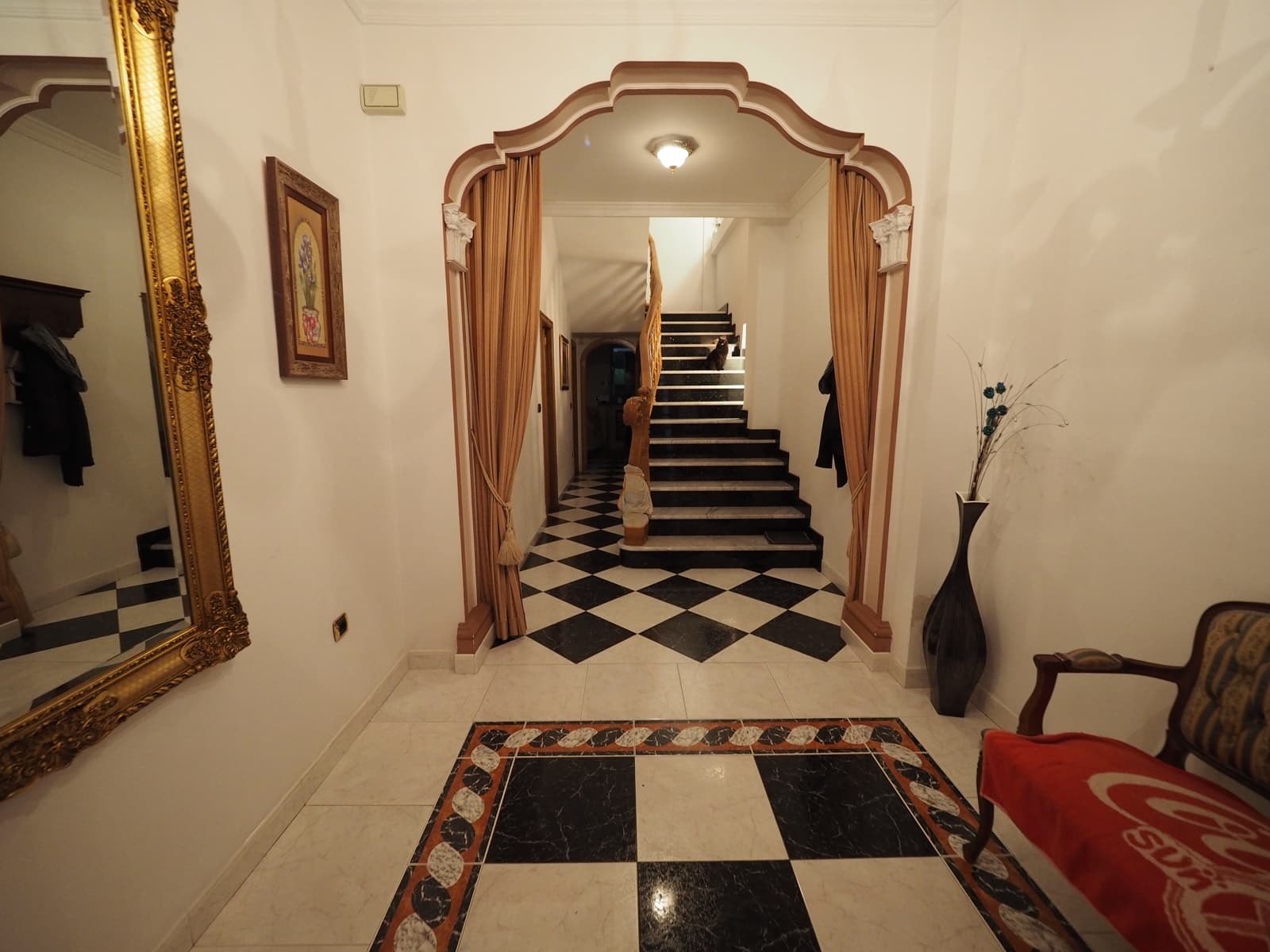 7 makuuhuone Omakotitalo myytävänä paikassa Oliva mukana 
autotalli - 280 000 € (Ref: 8821166)