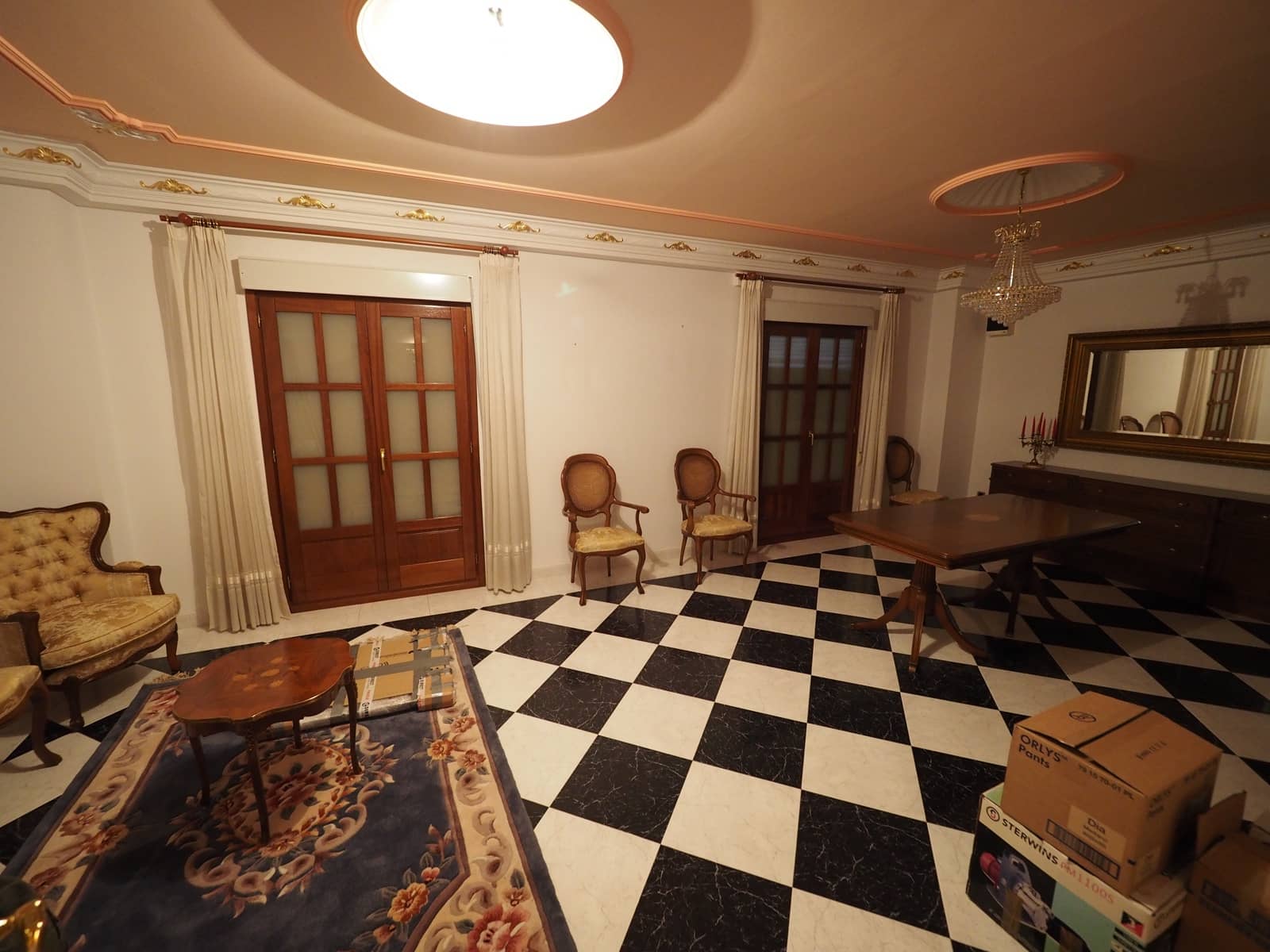 7 makuuhuone Omakotitalo myytävänä paikassa Oliva mukana 
autotalli - 280 000 € (Ref: 8821166)