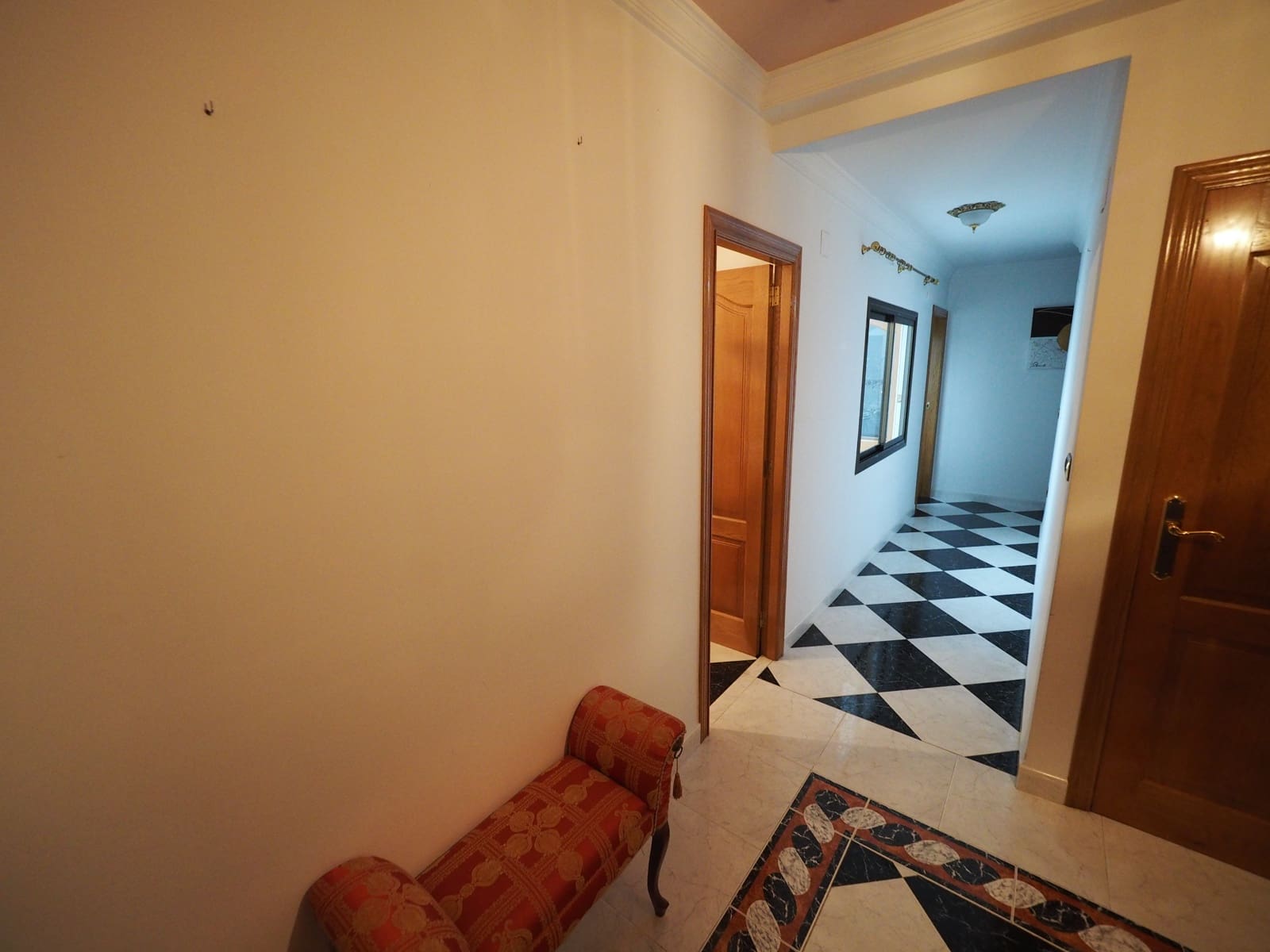 7 makuuhuone Omakotitalo myytävänä paikassa Oliva mukana 
autotalli - 280 000 € (Ref: 8821166)